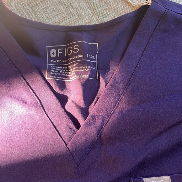 Figs long sleeve top - Picture 3 of 3